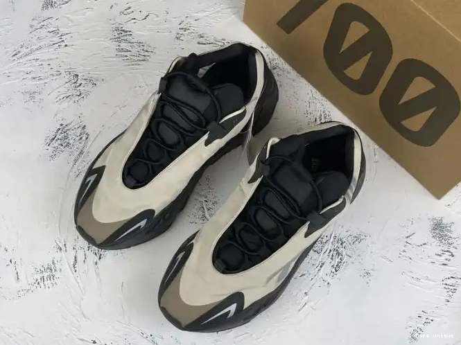 hype Yeezy Boost Bone 700 MNVN Adidas FY3729 0512